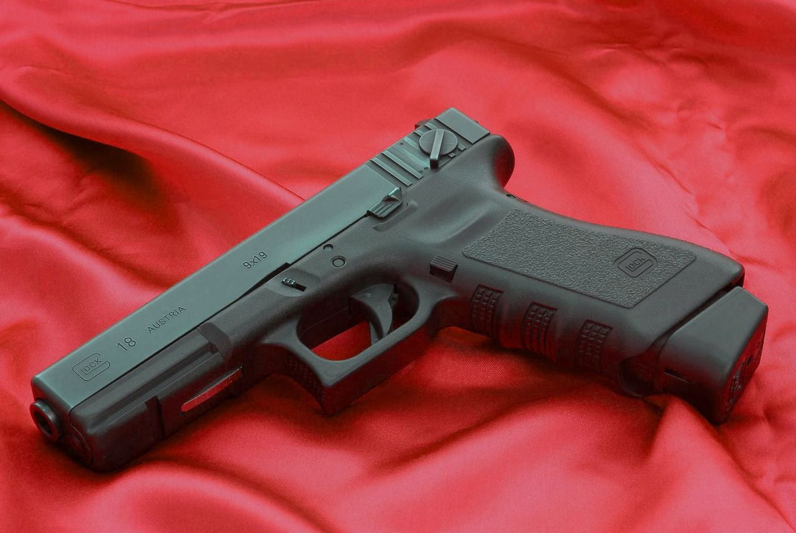 Glock 18 The Best Glock Gun On The Planet And You Cant Buy It The National Interest 